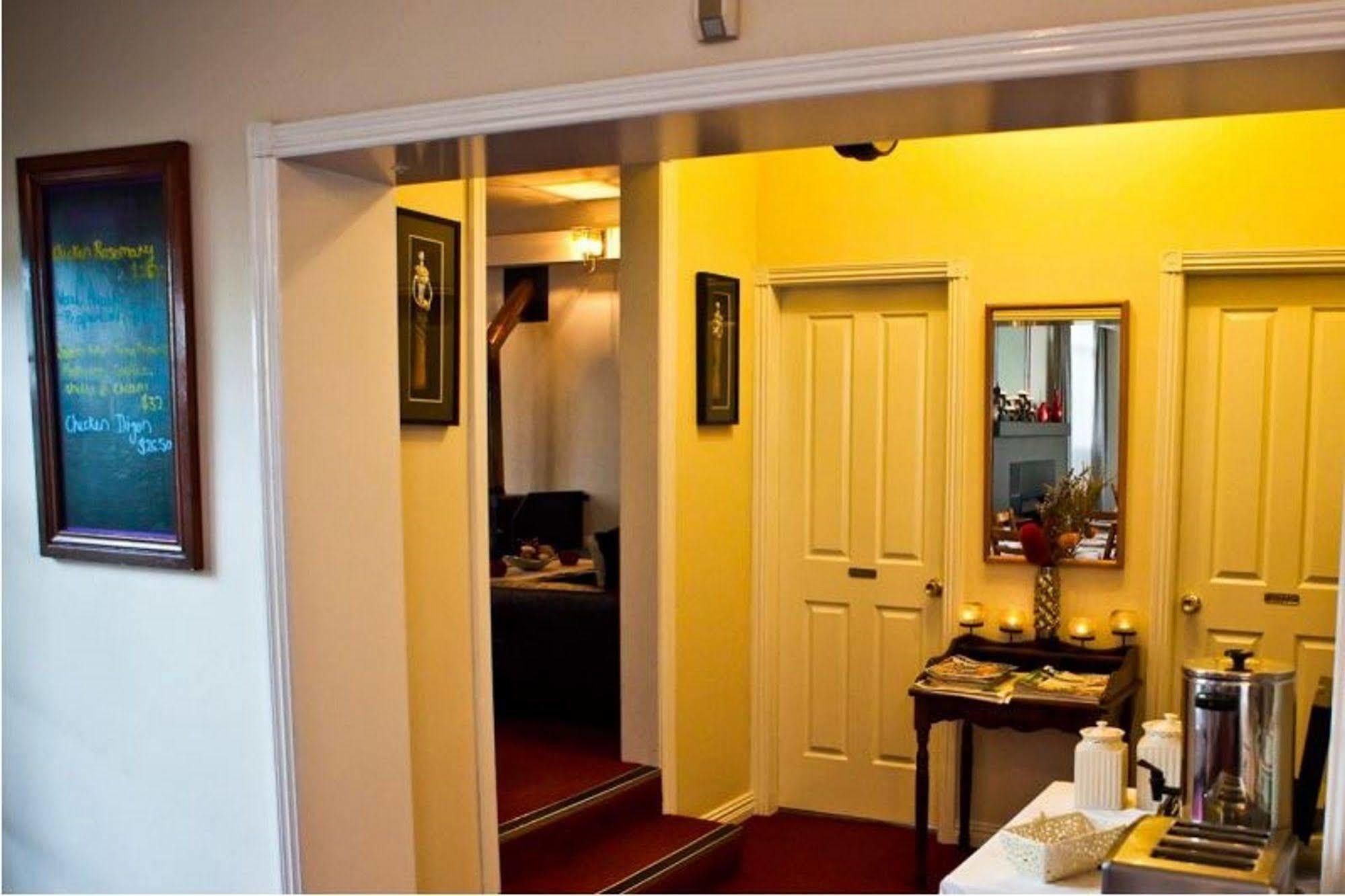 Abbotsleigh Motor Inn Армідейл Екстер'єр фото